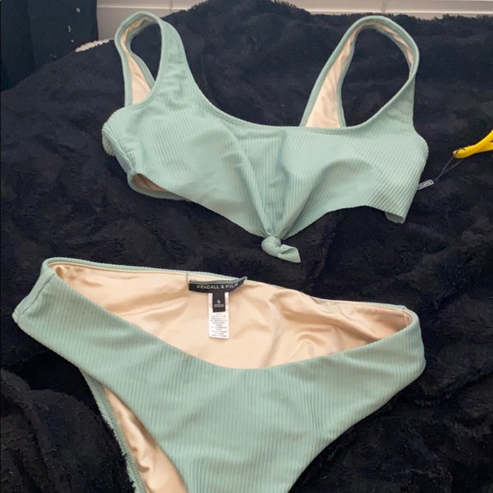Kendall&Kylie bikini